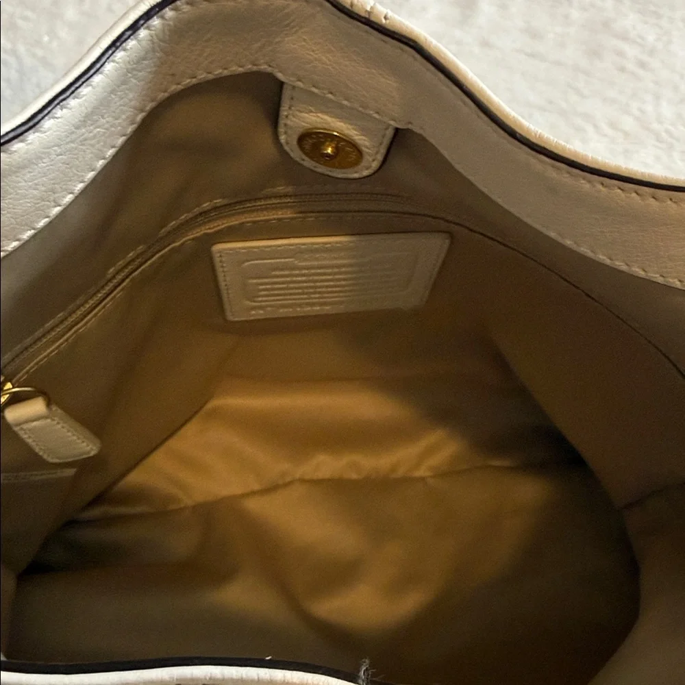 Coach Campbell Triple Entry Pebbled Leather Hobo – Style F24868 in Cream/Ivory
